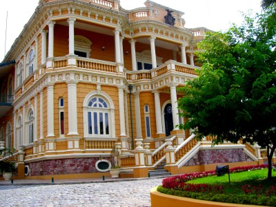 Der Rio Negro Palast gehörte einst einem deutschem Kaufmann, heute ist er Kulturzentrum